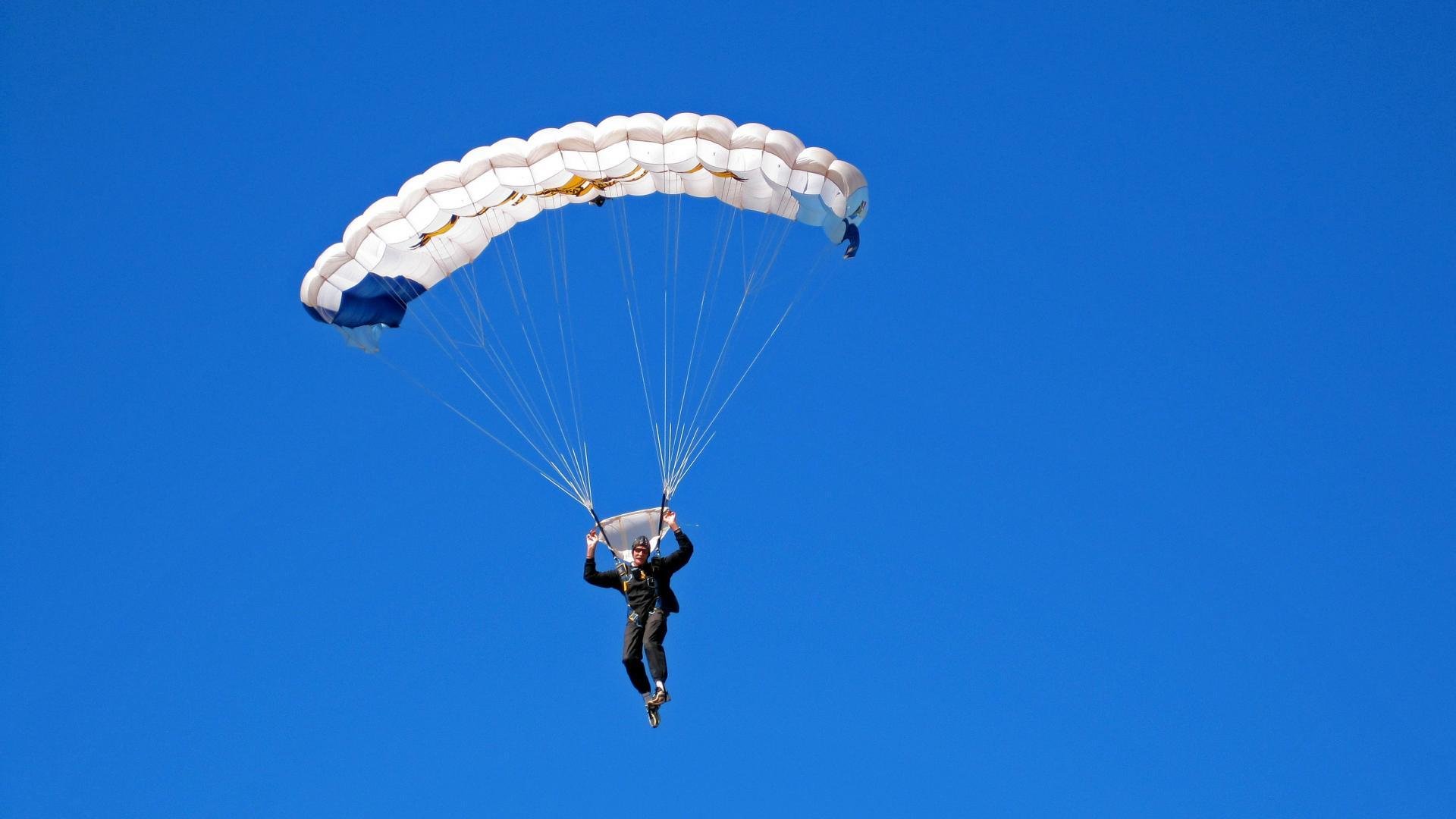 传奇不眠夜，当温网与电竞同时进入赛点，历史与未来的决胜局